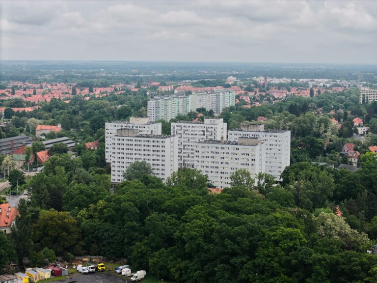 Inwestowanie w działki czy mieszkania- co się bardziej opłaca?