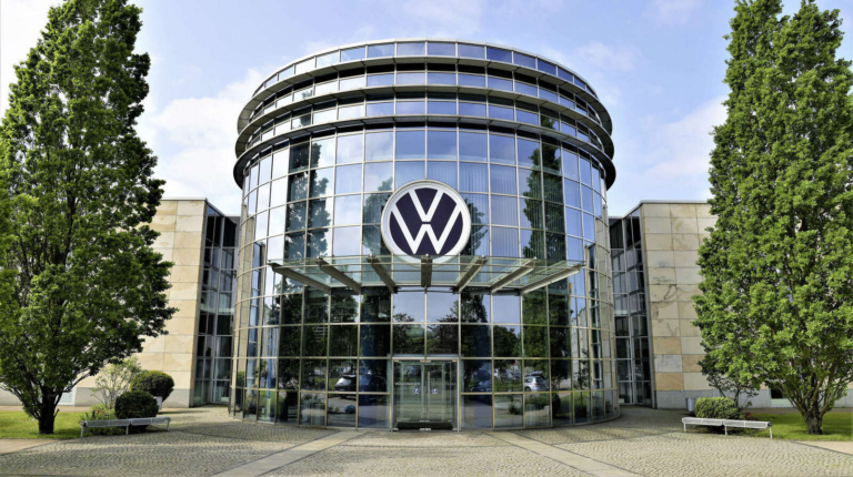 Volkswagen alarmuje: chińskie auta zalewają Europę. Żąda 35% ceł